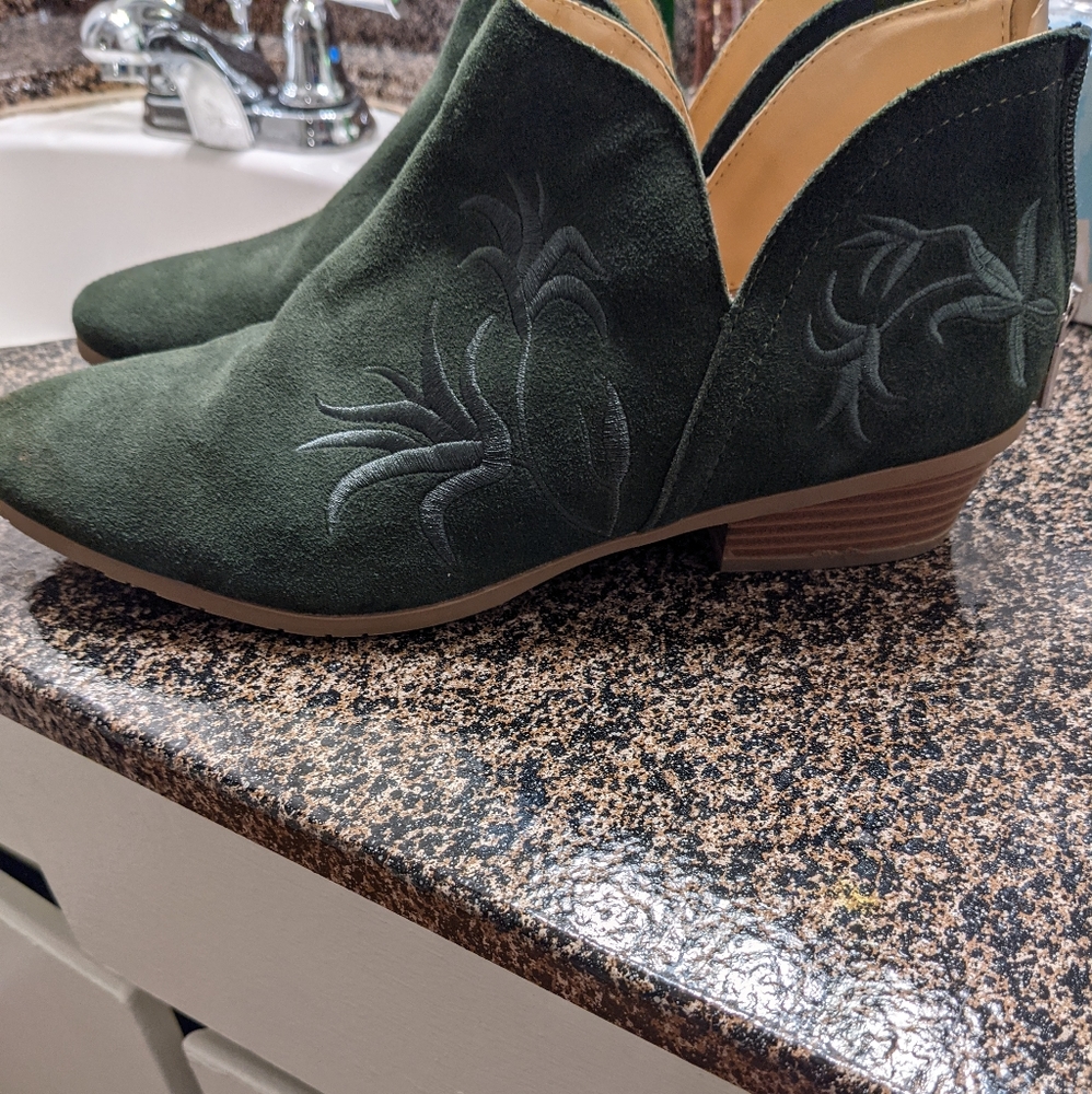 Kenneth Cole Reaction Suede Ankle Booties
